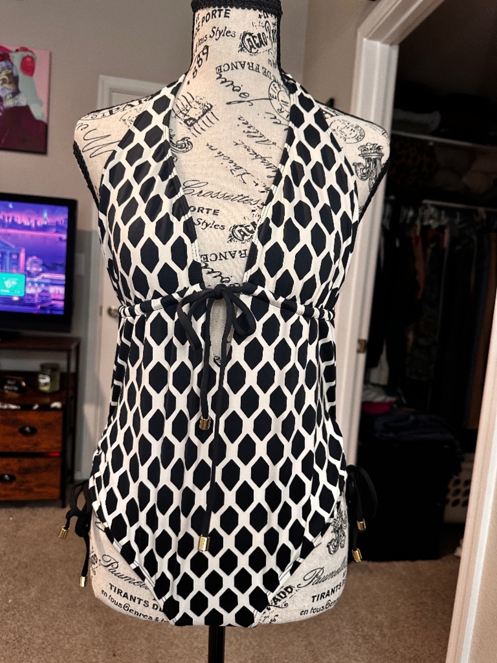 Apt 9 Black & White one piece bathing runching on sides w/ cute gold tie details